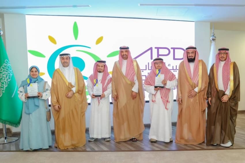 الراجحي يكرّم ثلاثة من المتميزين من ذوي متلازمة داون