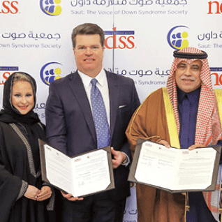 جمعيتا صوت والوطنية الأمريكية لمتلازمة داون توقعان اتفاقية شراكة استراتيجية